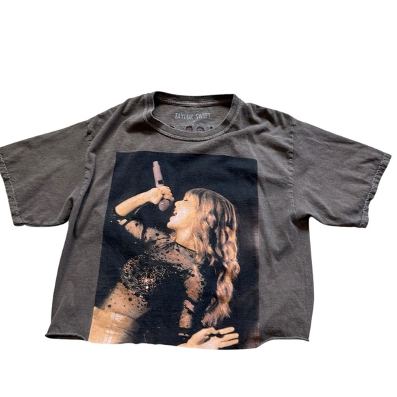 Taylor Swift Red Taylor’s Version Cotton Cutoff Shirt from Urban Outfitters Med - Picture 1 of 5